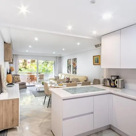 Apartment 1st Line Exclusive In Heart Of The Golden Mile *