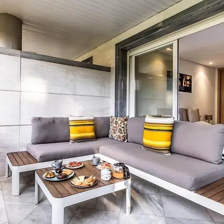 1st Line Exclusive In Heart Of The Golden Mile *